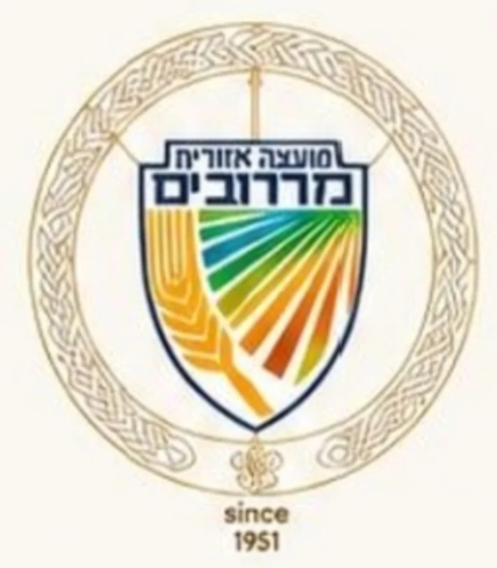 סקיצת הקונספט המקורית: סמל המועצה האזורית מרחבים במרכז מסגרת עגולה וקלועה